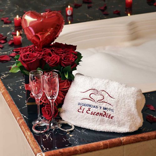 MOTEL-EL-ESCONDITE-POST-CORAZON-DECORACION